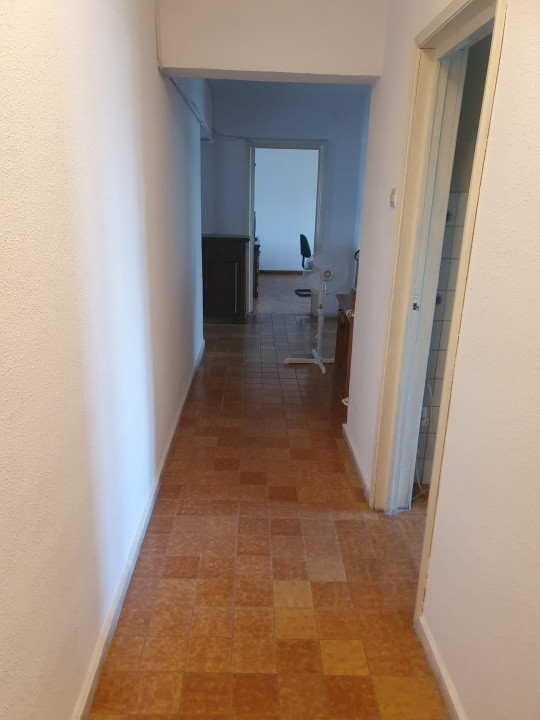 Apartament spațios -4 camere-decomandat-Bulevardul Unirii –Palatul Parlamentului