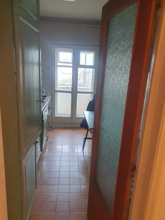 Apartament spațios -4 camere-decomandat-Bulevardul Unirii –Palatul Parlamentului