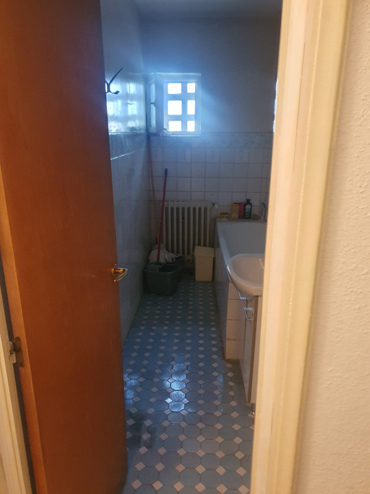 Apartament spațios -4 camere-decomandat-Bulevardul Unirii –Palatul Parlamentului