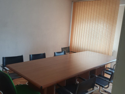 Apartament spațios -4 camere-decomandat-Bulevardul Unirii –Palatul Parlamentului