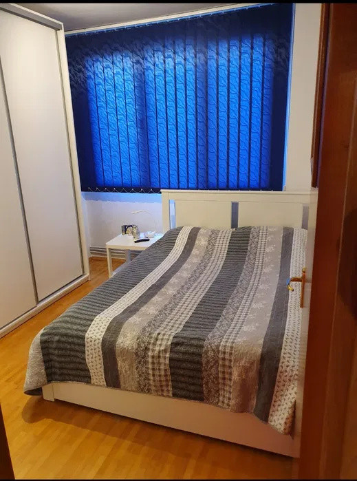 Apartament 3 camere - semidecomandat -  Trapezului