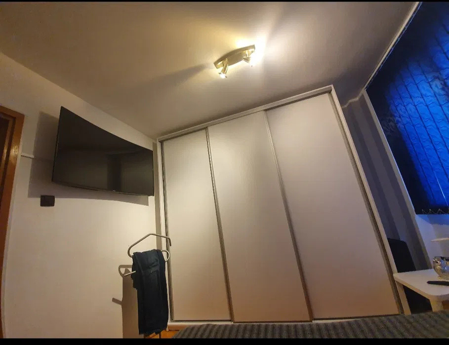 Apartament 3 camere - semidecomandat -  Trapezului