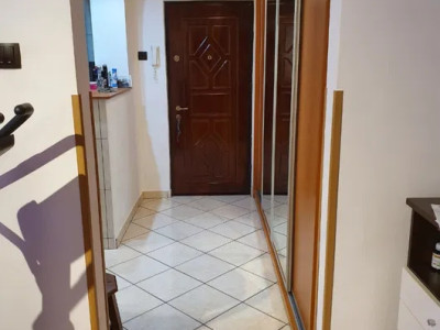 Apartament 3 camere - semidecomandat -  Trapezului