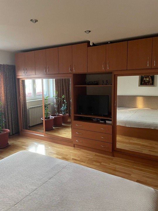 Apartament - 3 camere - decomandat-Str. Matei Basarab 