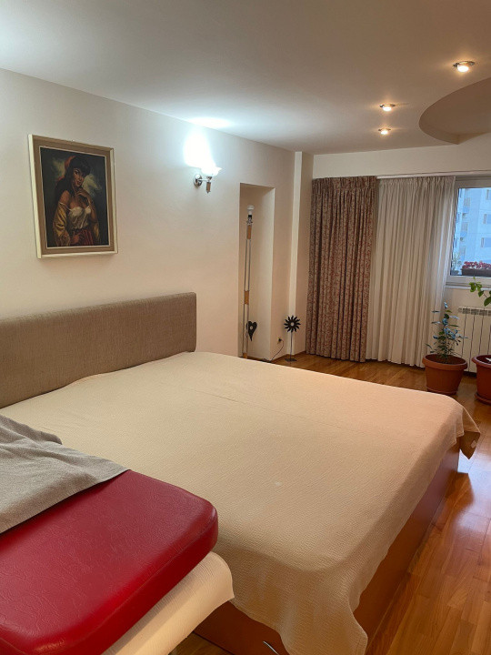 Apartament - 3 camere - decomandat-Str. Matei Basarab 