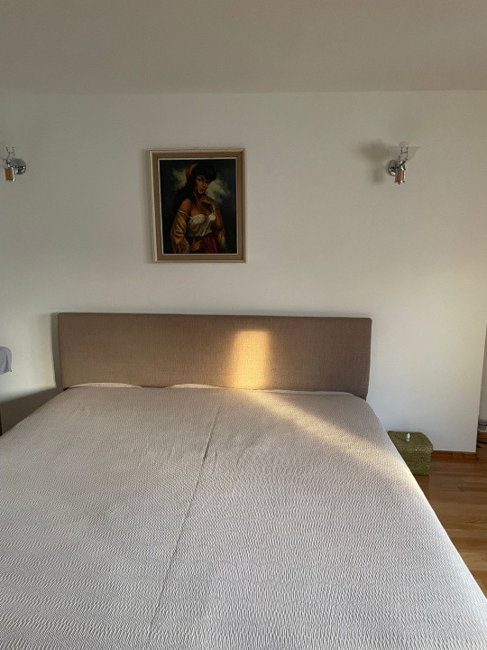 Apartament - 3 camere - decomandat-Str. Matei Basarab 