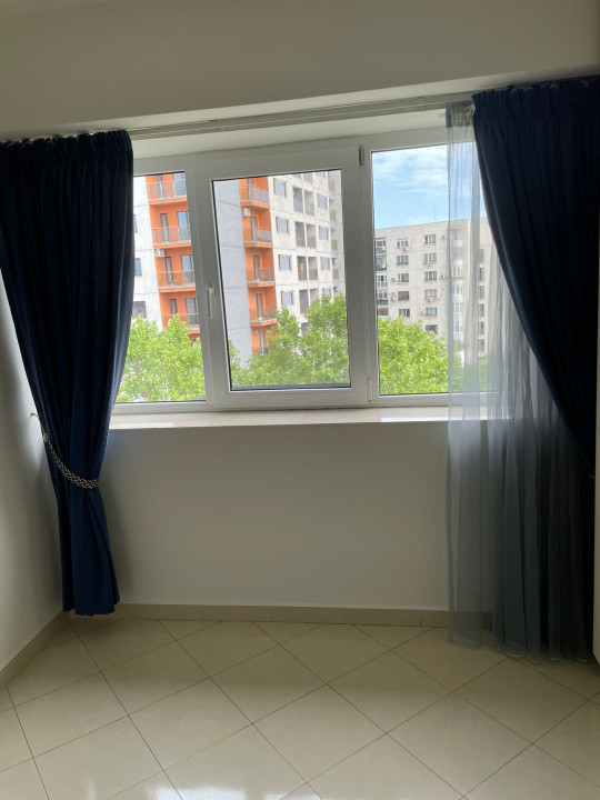 Apartament - 3 camere - decomandat-Str. Matei Basarab 