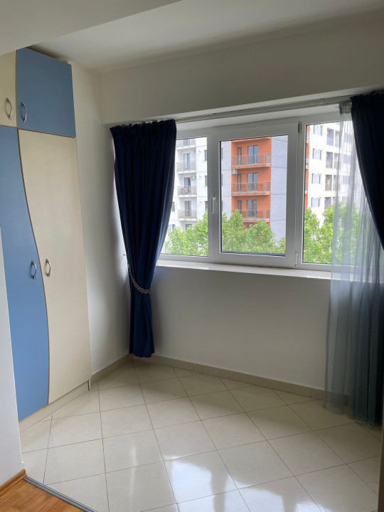 Apartament - 3 camere - decomandat-Str. Matei Basarab 