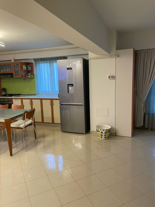 Apartament - 3 camere - decomandat-Str. Matei Basarab 