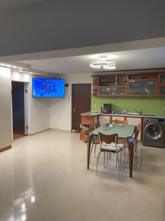 Apartament - 3 camere - decomandat-Str. Matei Basarab 