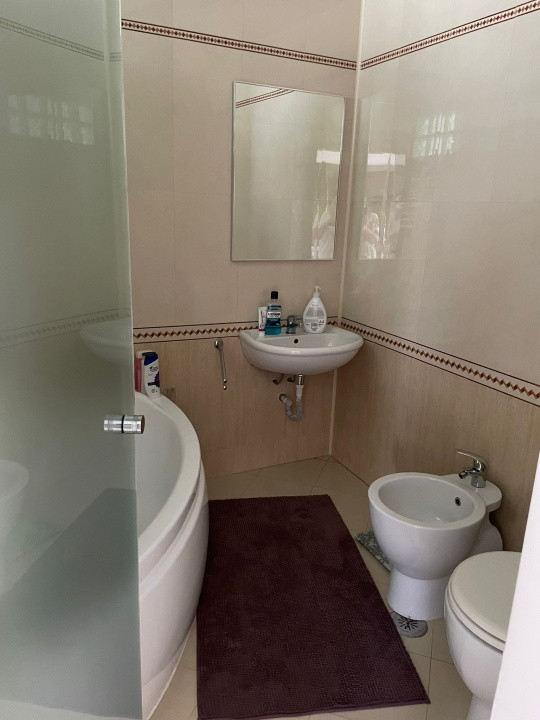 Apartament - 3 camere - decomandat-Str. Matei Basarab 