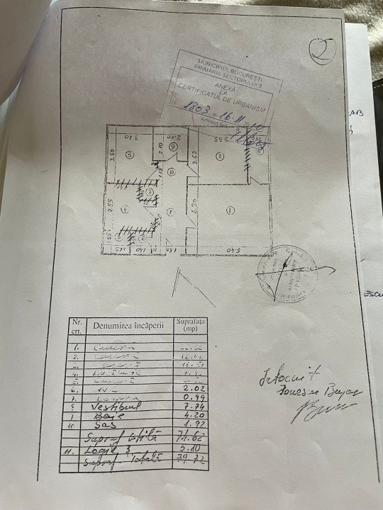 Apartament - 3 camere - decomandat-Str. Matei Basarab 