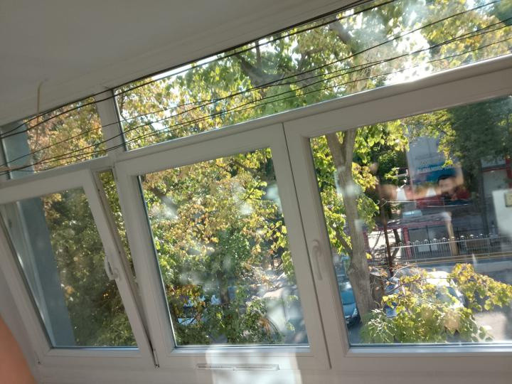 Apartament - 3 camere - semidecomandat -Titan 