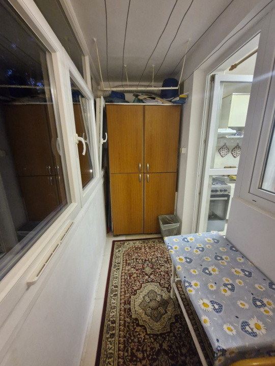 Apartament - 3 camere - semidecomandat -Titan 