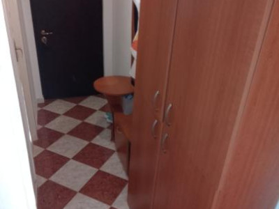 Apartament - 3 camere - semidecomandat -Titan 