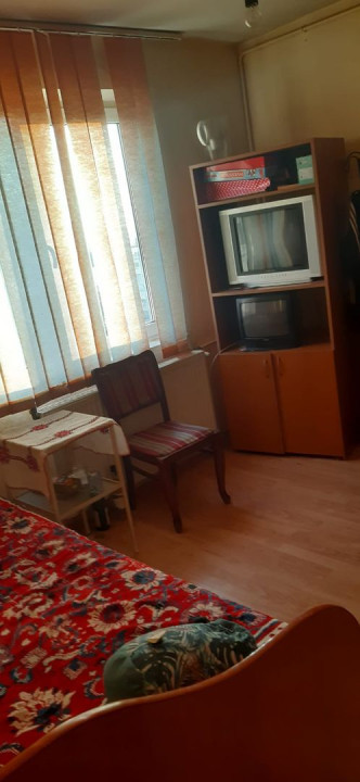 Apartament 3 camere - BLOC IN CURS DE ANVELOPARE - zona RAHOVA