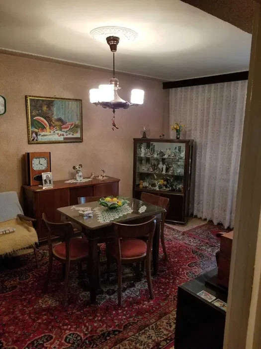 Apartament - 2 camere - decomandat -Vitan 