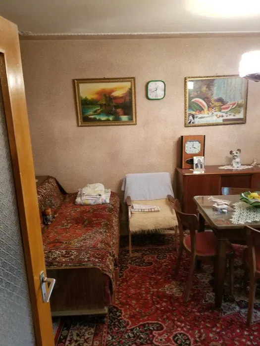 Apartament - 2 camere - decomandat -Vitan 