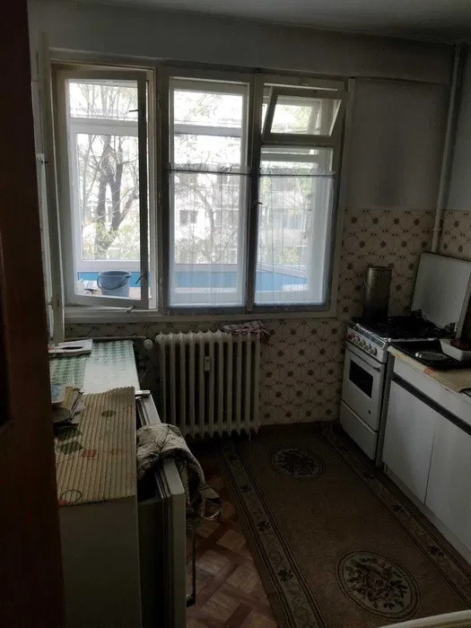 Apartament - 2 camere - decomandat -Vitan 