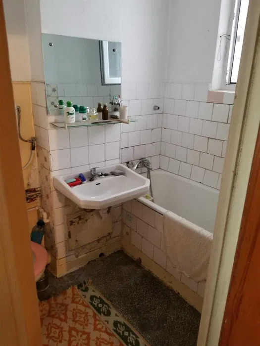 Apartament - 2 camere - decomandat -Vitan 