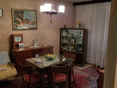 Apartament - 2 camere - decomandat -Vitan 