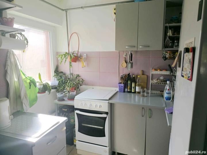 Apartament - 2 camere - semidecomandat - Vitan 