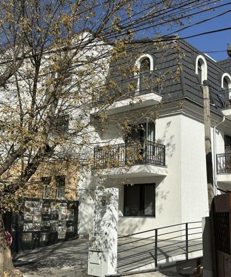 Apartament -3 camere - decomandat - Calea Grivitei 