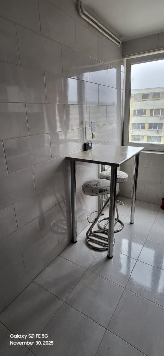 Apartament - 3 camere - semidecomandat - Iancului
