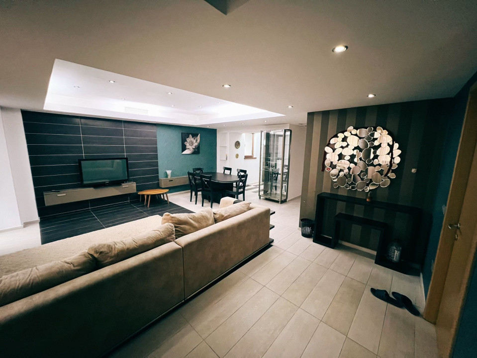 Apartament - 3 camere - decomandat - Calea Mosilor 