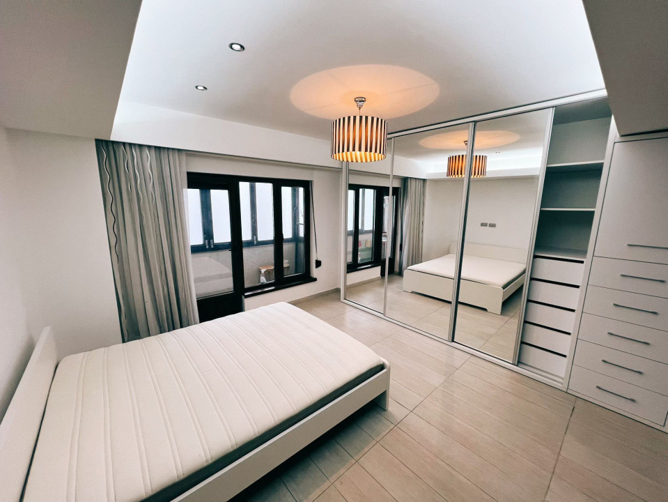 Apartament - 3 camere - decomandat - Calea Mosilor 