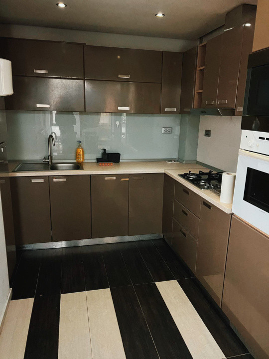 Apartament - 3 camere - decomandat - Calea Mosilor 