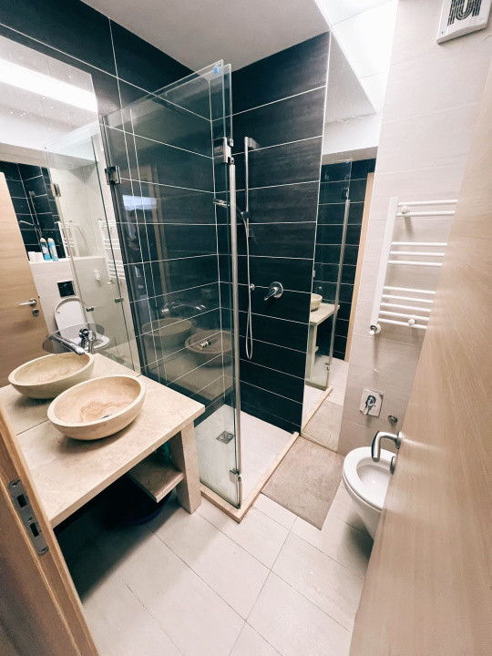 Apartament - 3 camere - decomandat - Calea Mosilor 