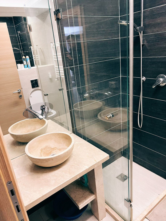 Apartament - 3 camere - decomandat - Calea Mosilor 