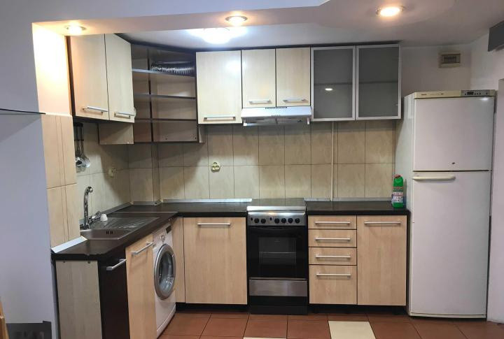 Apartament - 3 camere - decomandat - Tei 