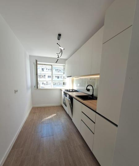 Apartament - 3 camere - semidecomandat - Obor 