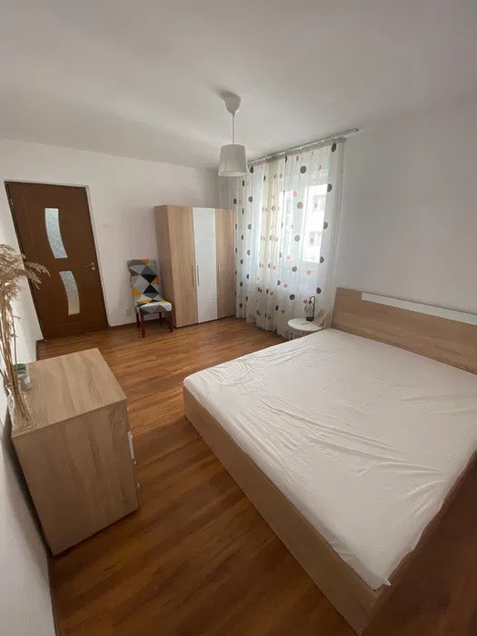 Apartament - 2 camere - decomandat - Vitan 