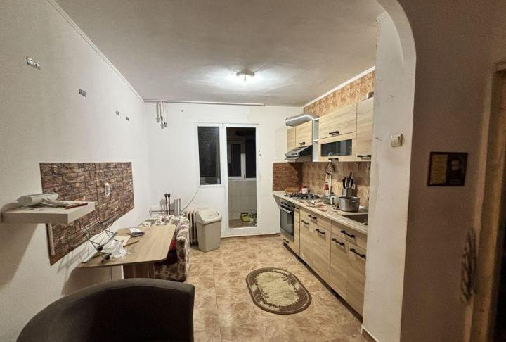 Apartament - 3 camere - decomandat - Iancului 