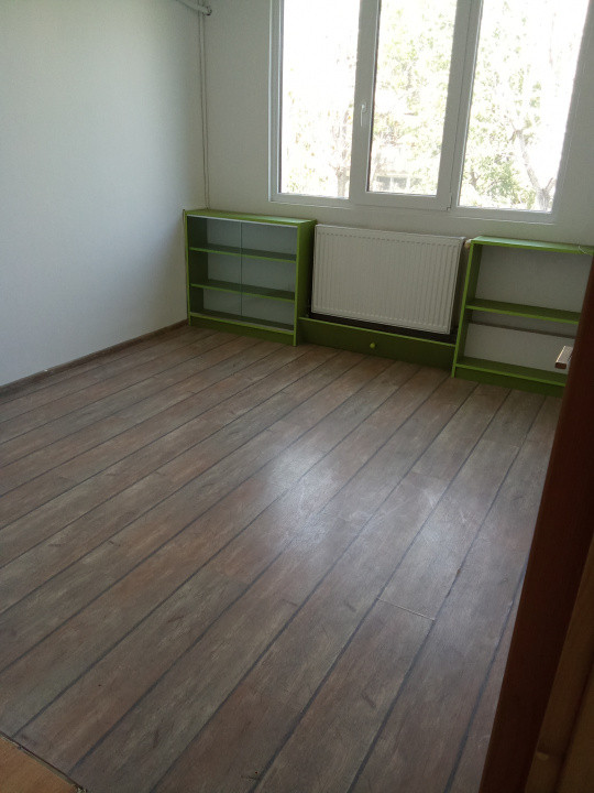 Apartament 2 camere transformat in 3 -centrala proprie-zona Politehnica