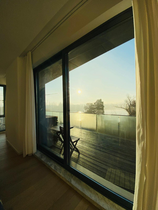 Apartament premium- Lacul Herăstrău – 4 dormitoare, balcon cu vedere la lac