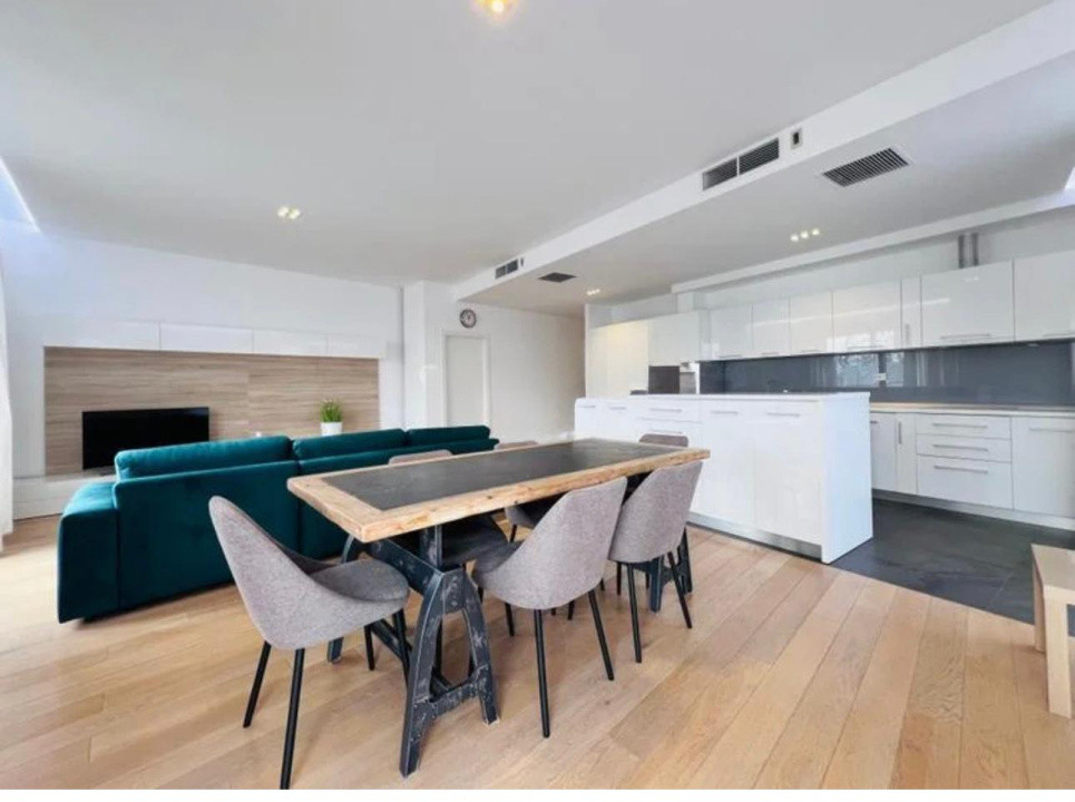 Apartament premium- Lacul Herăstrău – 4 dormitoare, balcon cu vedere la lac