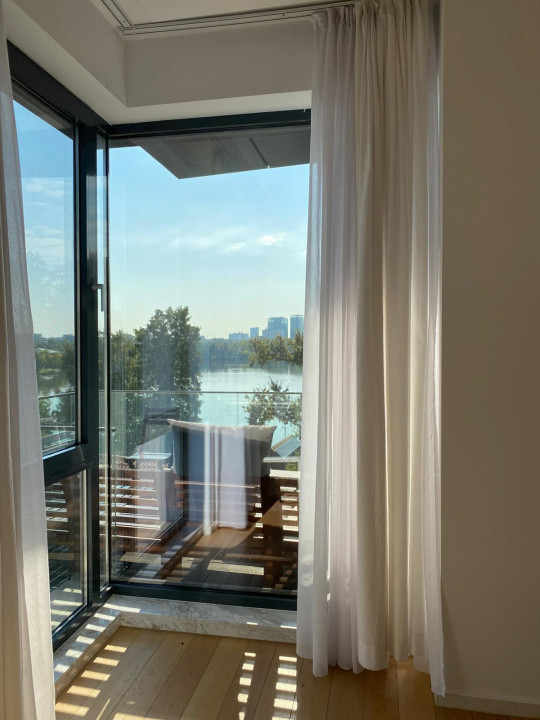 Apartament premium- Lacul Herăstrău – 4 dormitoare, balcon cu vedere la lac