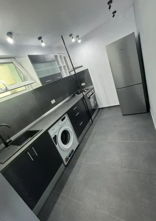 Apartament 2 camere decomandat Eroii Revolutiei/Sura Mare