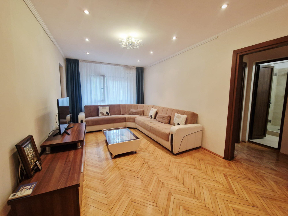 Apartament - 2 camere - semidecomandat - Calea Mosilor