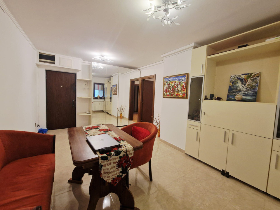 Apartament - 2 camere - semidecomandat - Calea Mosilor