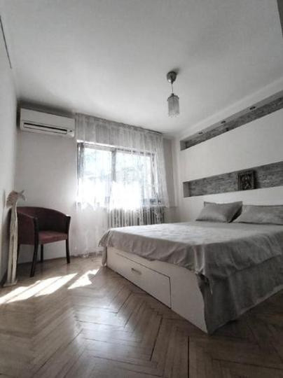 Apartament - 2 camere - semidecomandat - Calea Mosilor