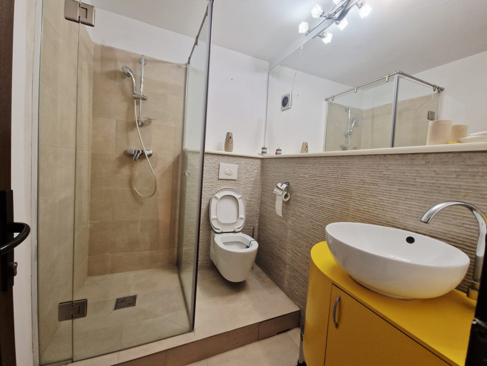 Apartament - 2 camere - semidecomandat - Calea Mosilor