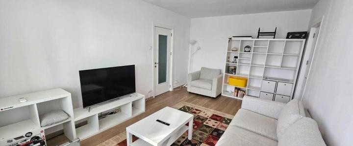 Apartament - 2 camere - semidecomandat - Titan 