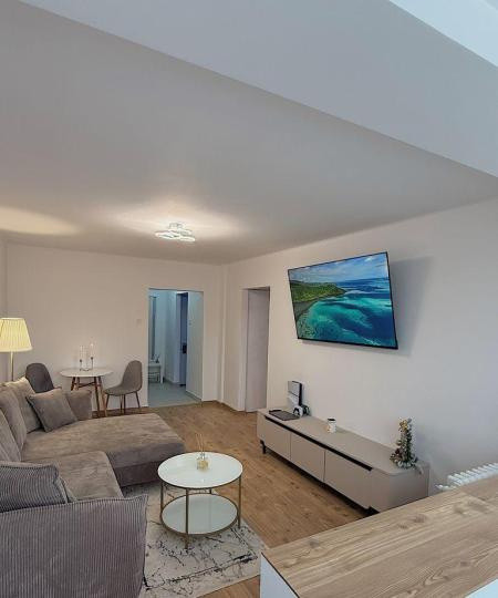 Apartament - 2 camere - semidecomandat - Mihai Bravu 