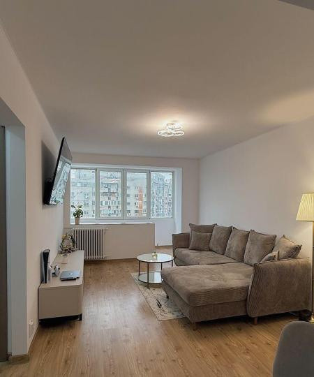 Apartament - 2 camere - semidecomandat - Mihai Bravu 