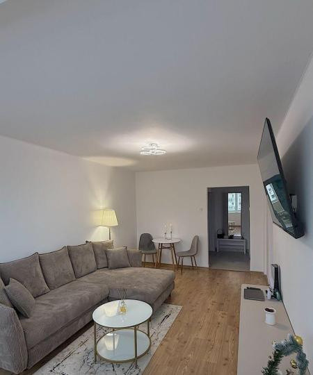 Apartament - 2 camere - semidecomandat - Mihai Bravu 